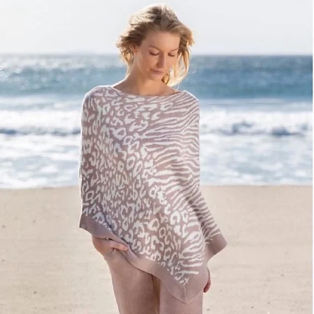 NWT Barefoot Dreams Cozychic Lite Ocean Breeze Poncho - Faded Rose Animal Print - Picture 3 of 7